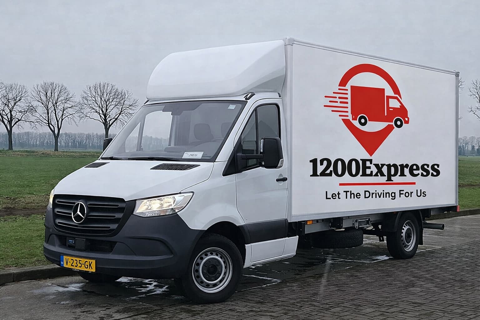 Expresbussen bij laadperron